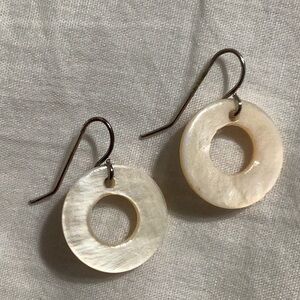Circular shell Dangling earrings